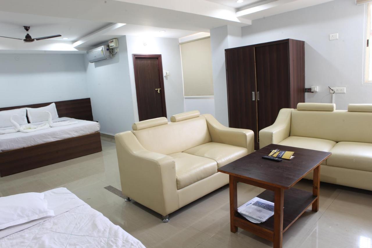 Nova Pride Hotel Hajdarabad Zewnętrze zdjęcie